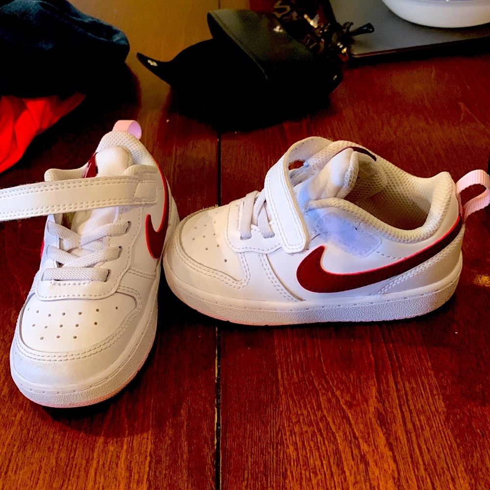 Toddler Nike sneakers size 7